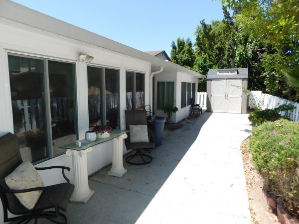 rb-senior-residences-patio.jpg