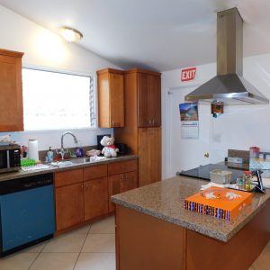 renown-suites-6-kitchen.jpg