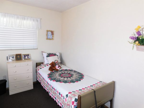 daleinas-home-care-5-private-room.jpg