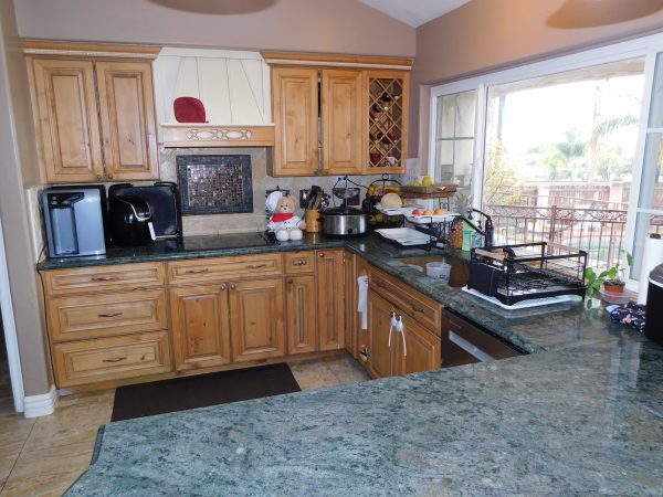 kellys-vista-villa-9-kitchen.jpg