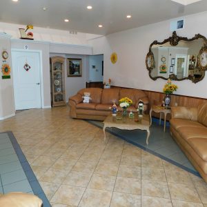 kings-care-assisted-living-llc-3-living-room.jpg