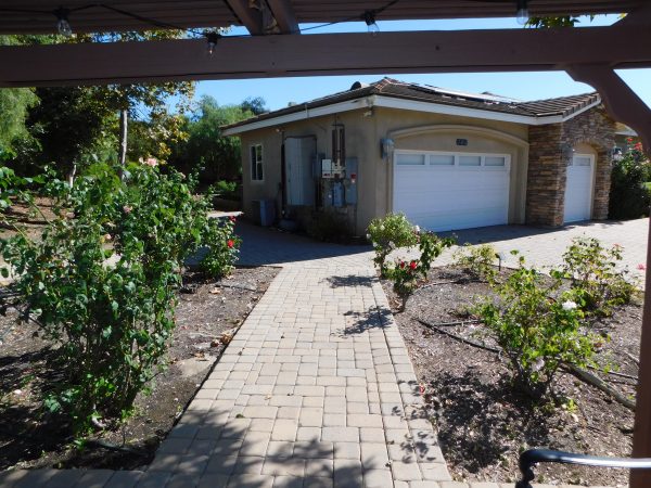 silver-oak-country-estates-ii-front-walkway.jpg