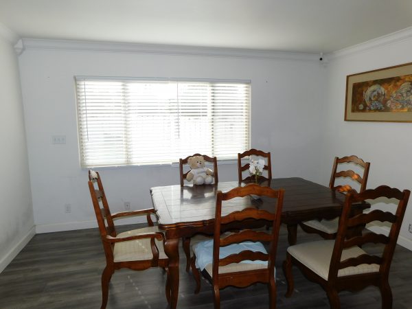 del-cerro-elder-care-dining-area.jpg